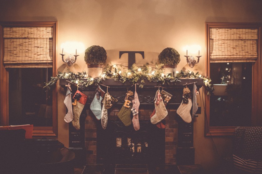 fireplace-musician-hanging-christmas-festive-stage-1392004-pxhere.com.jpg